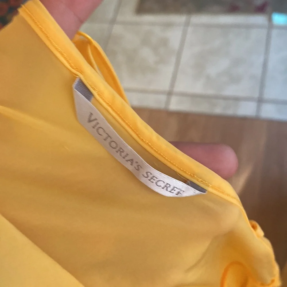 Victoria’s Secret chemise - Picture 8 of 10